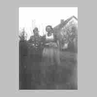 027-0055 Rechts Charlotte Matern, verheiratete Borchert im Jahre 1943 .JPG